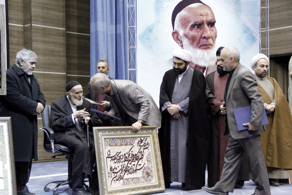 ۷۰ اثر فاخر؛ یادگار پدر معنوی مداحان | حاج علی آهی: مبادا مداح کاسبکار باشید