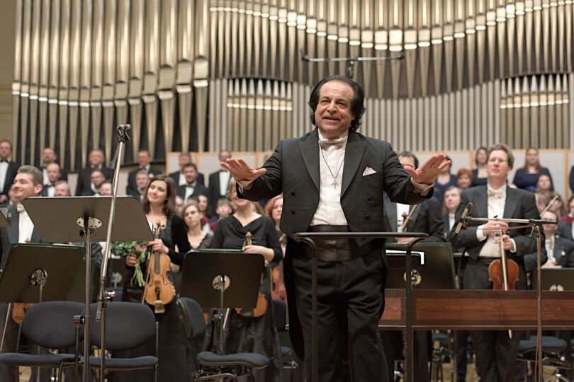 رهبر مشهورترین اپرای جهان از نوحهای میگوید که به یک سمفونی جهانی تبدیل شد | حوصلهام از نصیحت و دلسوزی سر رفته!