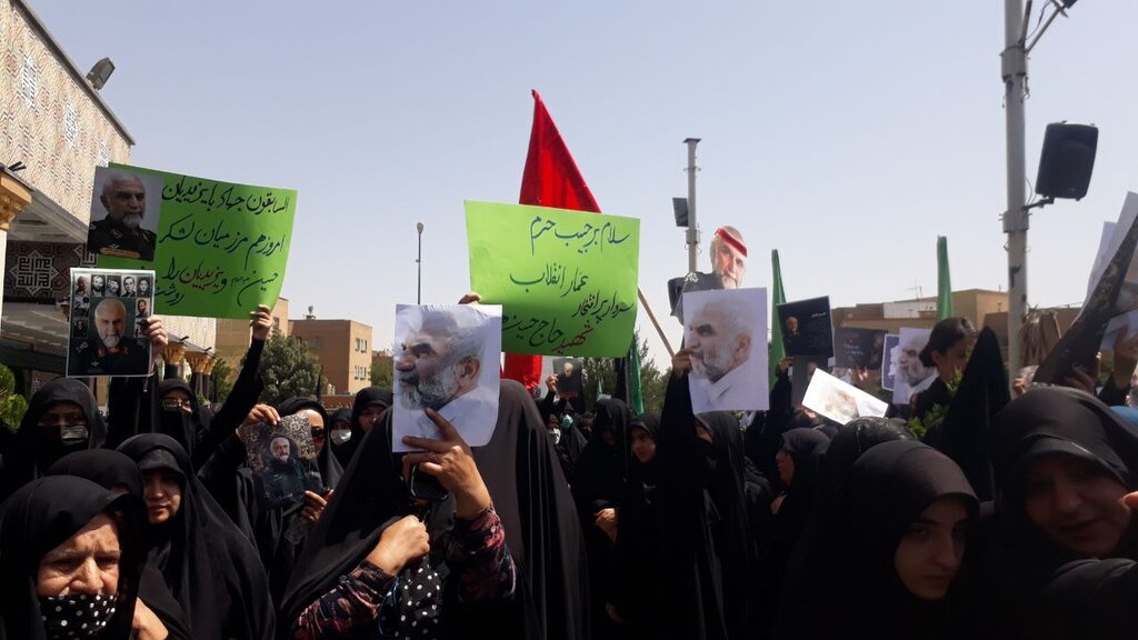 تصاویر تجمع مردمی دارالمجاهدین همدان در هتک حرمت میر حسین موسوی به شهید همدانی | روایت عمو اکبر از حبیب حرم