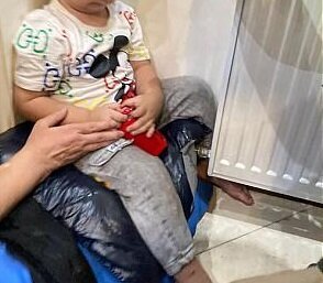 عملیات عجیب آتشنشانان تهرانی | نجات کودکی که پایش در شبکه رادیاتور گیر کرده بود