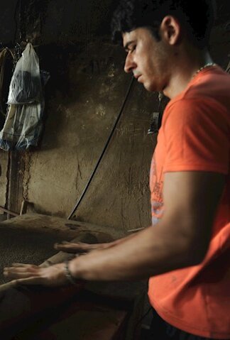 تنور تنورسازی در شهرری گرم است | آداب تنورسازی به روایت علمدار