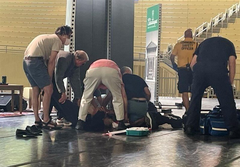 اولین تصاویر حمله به سلمان رشدی در آمریکا