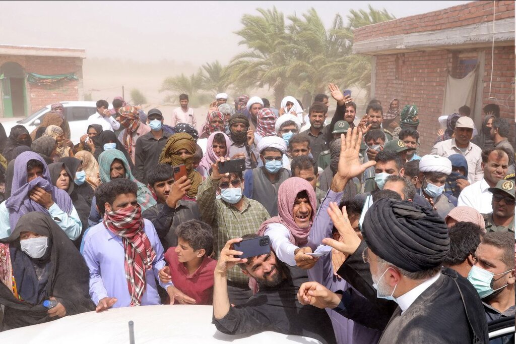 تصاویر معناداری که سخنگوی دولت از رئیسی منتشر کرد | دولت اینگونه به مردم بازگشت ...