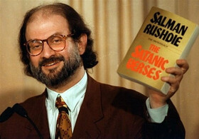 ببینید | سلمان رشدی چه نوشت که باعث حکم ارتدادش شد؟