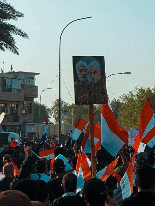 جعل پرچم ایران در تصاویر تظاهرات بغداد | مقایسه تصویر واقعی با جعلی