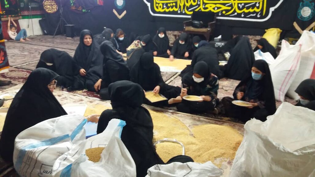 روایتی از شب سوم | پذیرایی اهالی جلیلی از سوگواران با ٧٢ دیگ حلیم