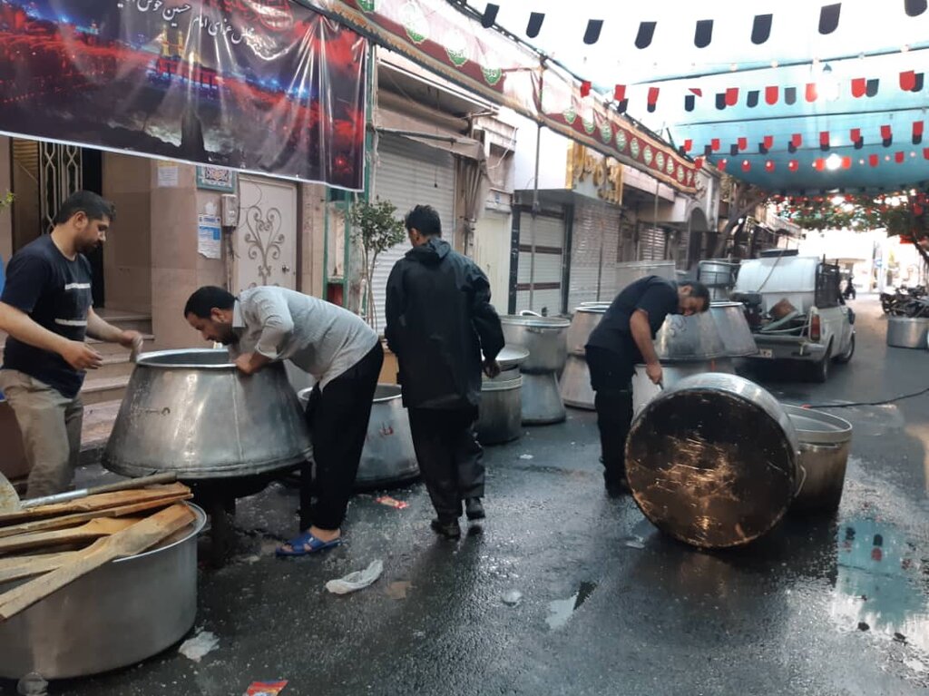 روایتی از شب سوم | پذیرایی اهالی جلیلی از سوگواران با ٧٢ دیگ حلیم