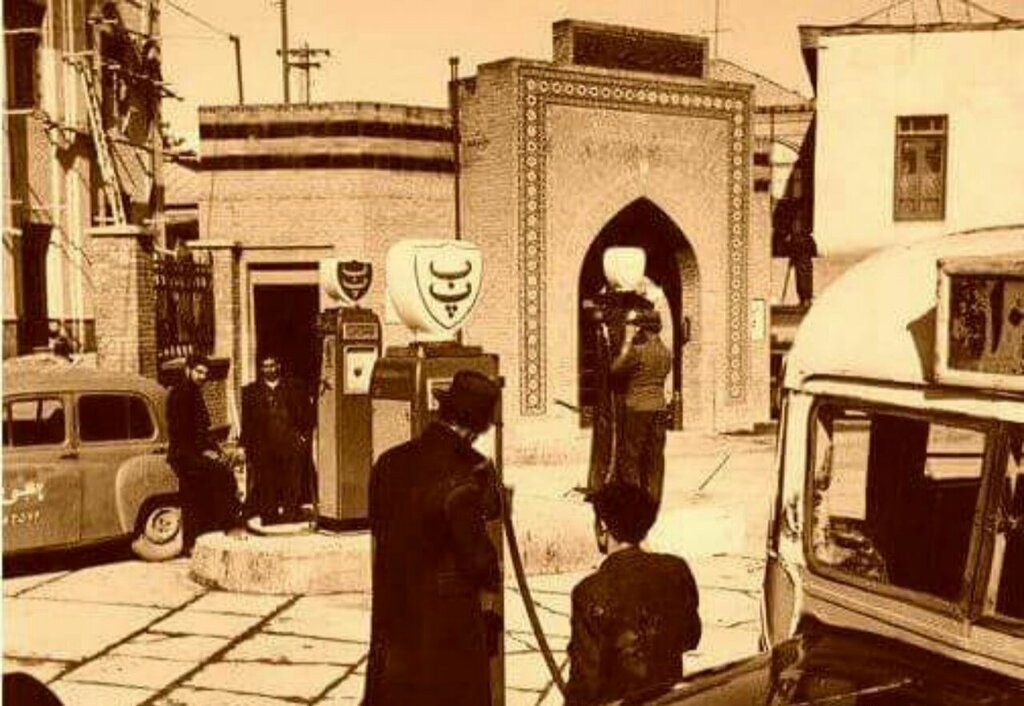 تصویر قدیمی‌ترین پمپ بنزین ایران را ببینید | زمانی که نفت انگلیسی در ایران منفور بود