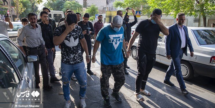 تصاویر | ماجرای اراذل گردانی در خیابان مرتضوی؛ از کریخوانی ۵ شرور قمهکش تا مصدومیت ۴ شهروند کاسب