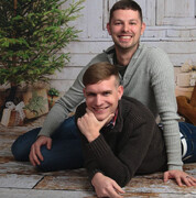 بلایی که زوج همجنس‌باز بر سر فرزندخوانده‌های خود آوردند! | اجبار به حضور در ویدئوی مستهجن