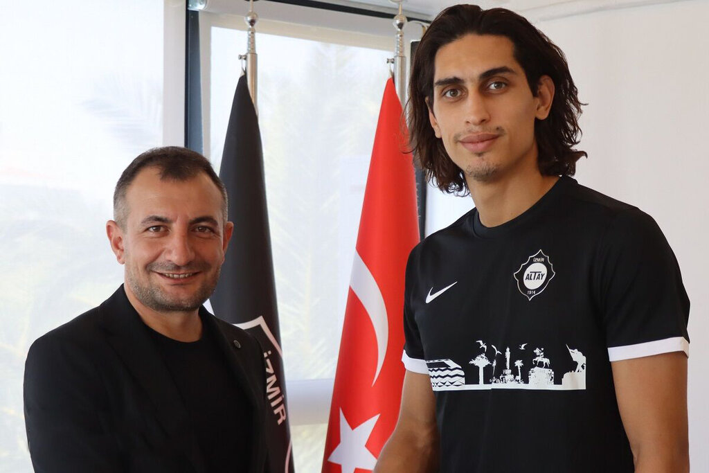 عکس | ستاره استقلالی تیمش را انتخاب کرد | پرونده انتقال خبرساز رسماً بسته شد