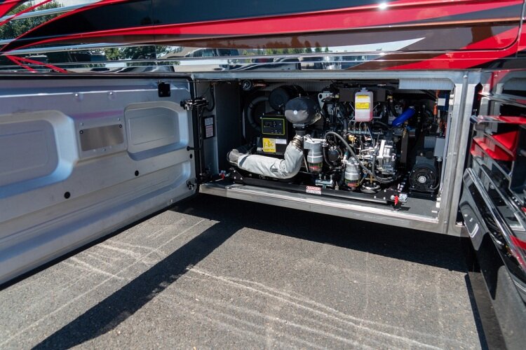 هتل ۵ ستاره بر روی ۸ چرخ | تصاویر اتوبوس ۶۵ میلیارد تومانی که یک کمپر فوق لوکس است