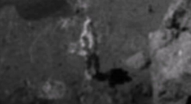 تصاویری که نشان میدهد فرود انسان بر روی ماه ساختگی بوده است | ناسا دروغ گفته است؟