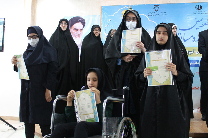 تصاویر | اختتامیه هفدهمین دوره مسابقات قرآن، عترت و نماز دانش آموزان دختر 