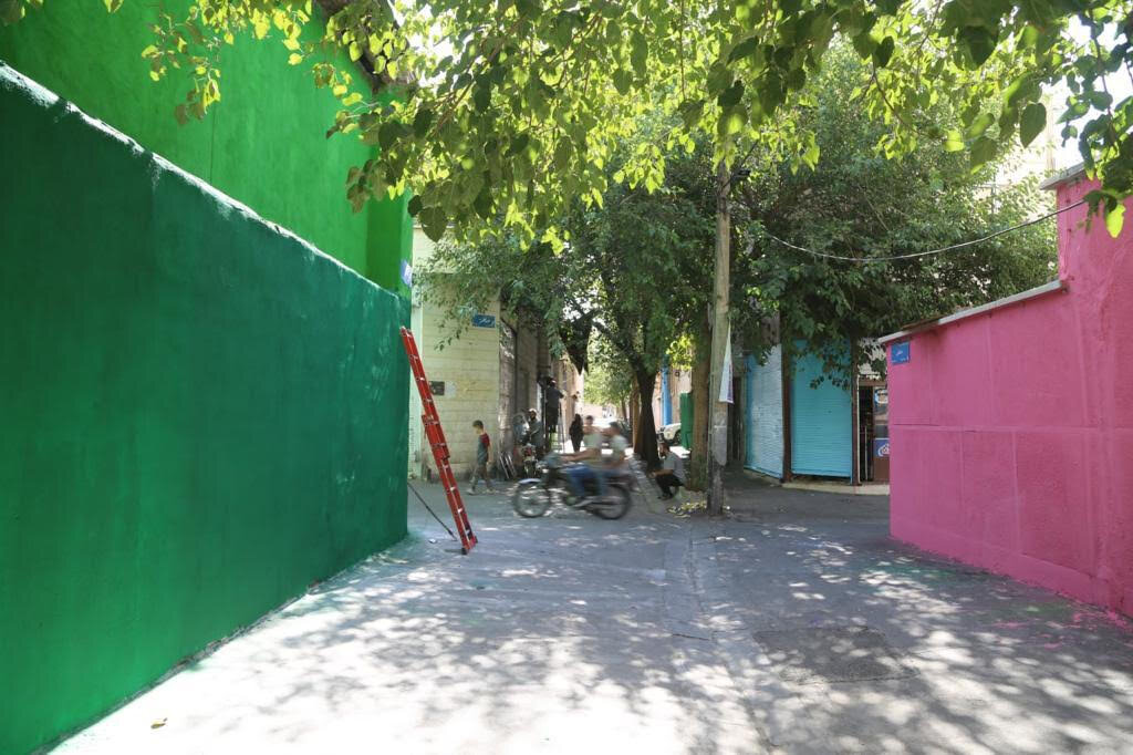 تنپوش رنگها بر خیابان نشاطی