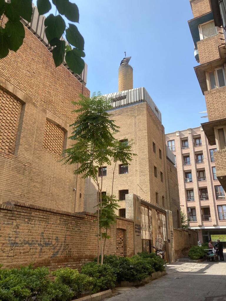 کارخانه ممنوعه وسط شهر! + عکس