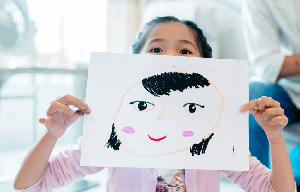تصاویر | نشانه‌های طبیعی و غیر طبیعی نقاشی‌های بچه‌ها | اگر نقاشی کودک شما این نشانه‌ها را دارد از یک روانشناس کمک بگیرید