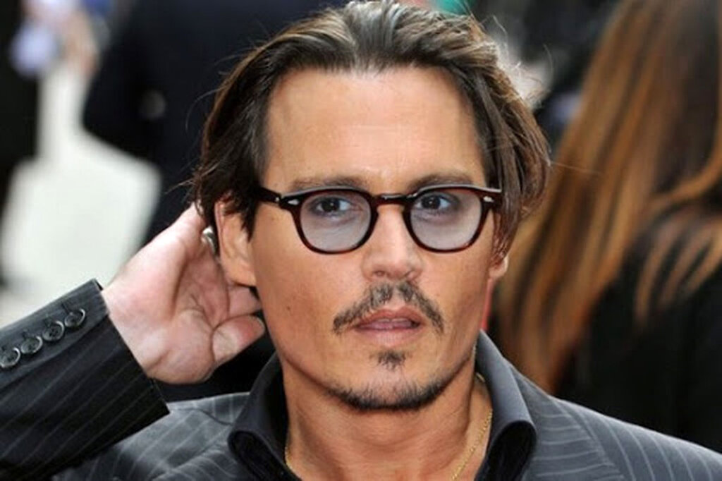 بازیگران معروفی که اتفاقی بازیگر شدند | از اولین فیلم جانی دپ که یکی از مشهورترین فیلمهای ترسناک جهان شد تا مشکل شارلیز ترون برای پرداخت اجاره خانه