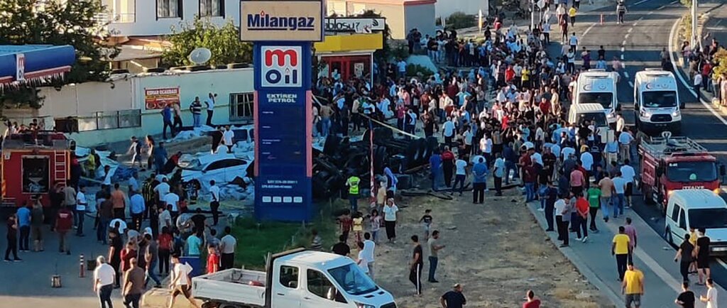 Sixteen people killed in Turkey as bus crashes at accident site | Al  Arabiya English 18 hours ago Sixteen people killed in Turkey