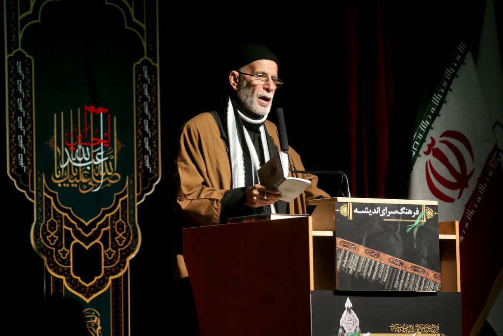 انقلاب با رمز امام حسین(ع) پیروز شد