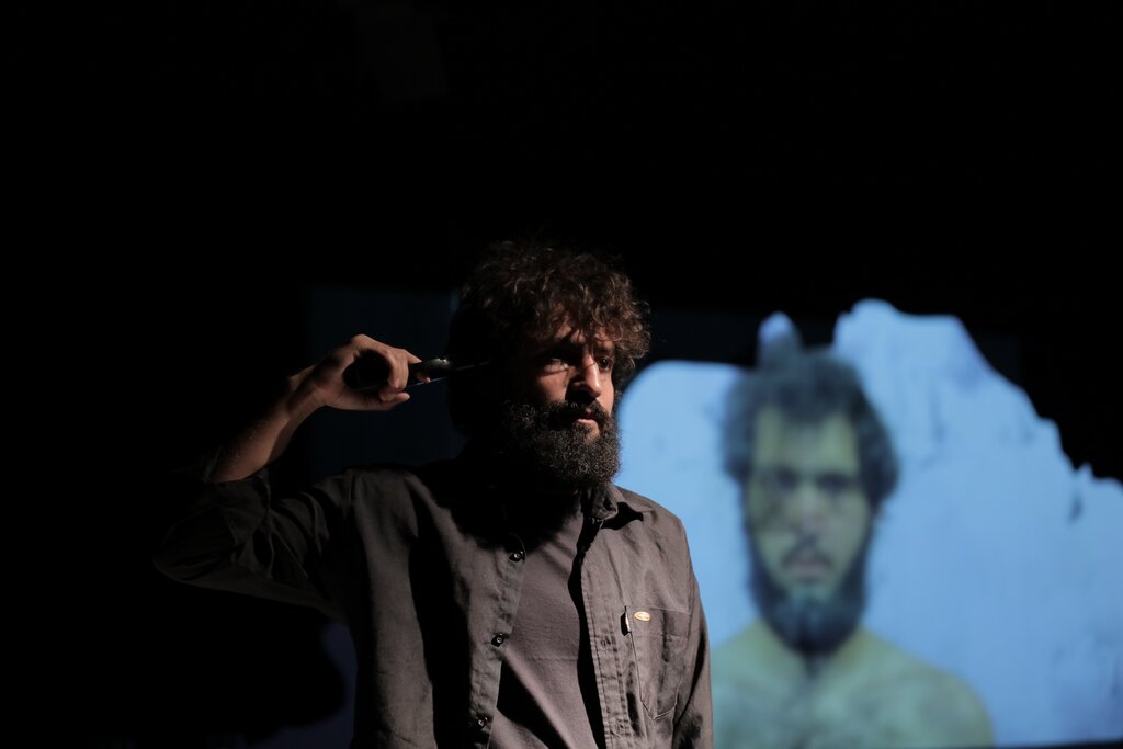 نمایشها دیگر شبیه تئاتر نیست | بازیگران میخواهند از تئاتر به سینما برسند و صبوری هم ندارند | روایت یک کارگردان از غده سرطانی در تئاتر