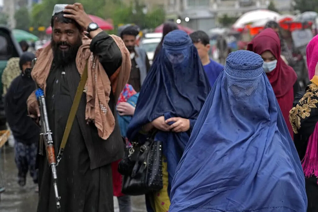 یک ترس همیشگی در افغانستان | به خانه بروید و یک مرد از خانواده را جایگزین کنید | کار نمیکنند، درس نمیخوانند، به راحتی از خانه بیرون نمی روند...