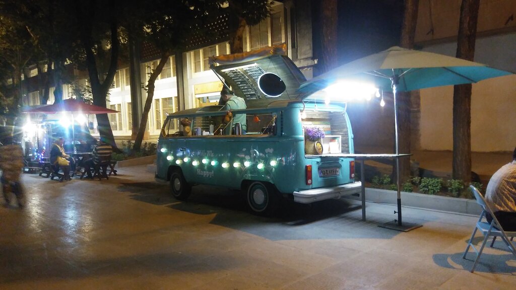 اینفوگرافیک | جزئیاتی درباره دستفروشی با خودرو در شبهای تهران ون کافه