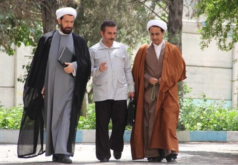 چالشهای بازی در نقشهای سیاسی | خط قرمزم حرف زدن خودم به جای آیت الله هاشمی رفسنجانی بود | وقتی خسرو شکیبایی ۲۵ دقیقه بدون مکث مونولوگ گفت