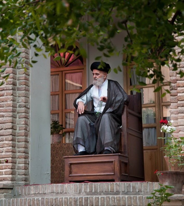 چالشهای بازی در نقشهای سیاسی | خط قرمزم حرف زدن خودم به جای آیت الله هاشمی رفسنجانی بود | وقتی خسرو شکیبایی ۲۵ دقیقه بدون مکث مونولوگ گفت