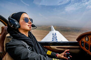 تصاویر | شوق پرواز در دختر ایرانی | خلبانی سارا خالقی را با هواپیمای فوق سبک ببینید