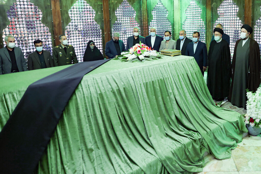 عکس | تجدید میثاق دولت با آرمانهای امام راحل | سید حسن خمینی: مدیر اسلامی نه از حرفی میترسد، نه از عزلی وحشت میکند و ...