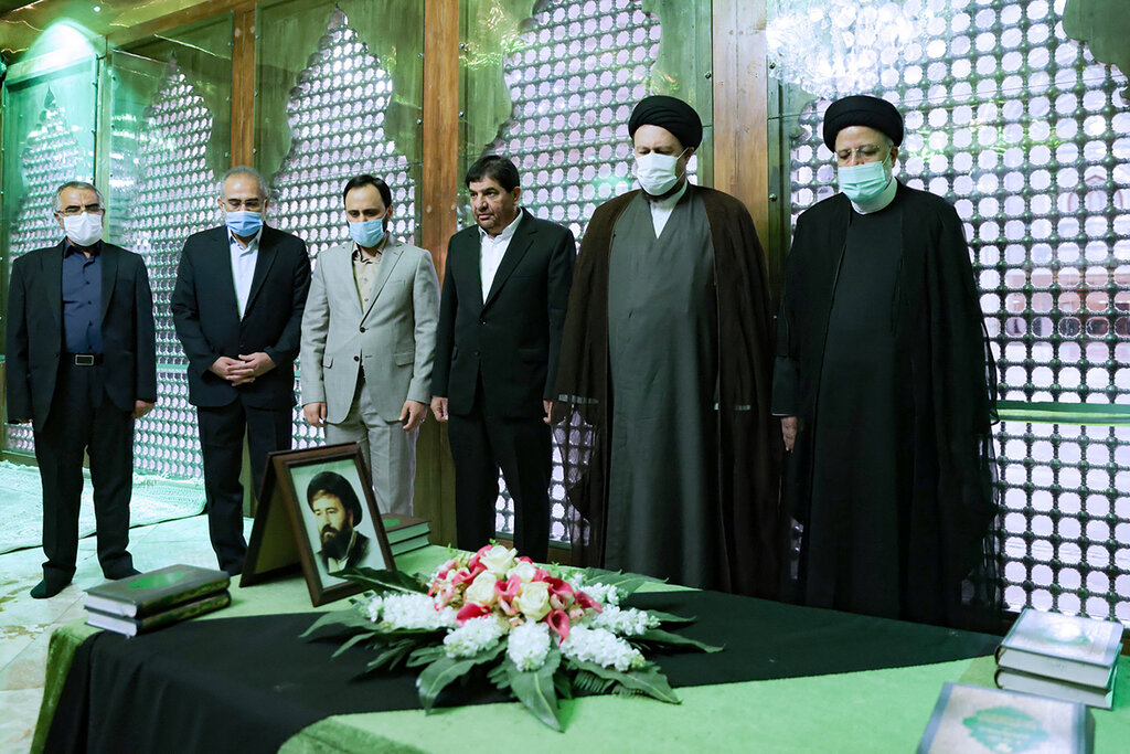 عکس | تجدید میثاق دولت با آرمانهای امام راحل | سید حسن خمینی: مدیر اسلامی نه از حرفی میترسد، نه از عزلی وحشت میکند و ...