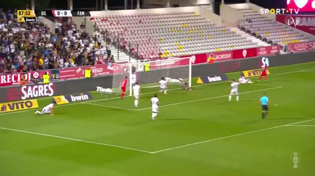 عکس | لژیونر پرسپولیسی نفس همه را حبس کرد! | تعویض مهاجم ایرانی ژیلویسنته در دقیقه ۸۸ طلایی نشد!