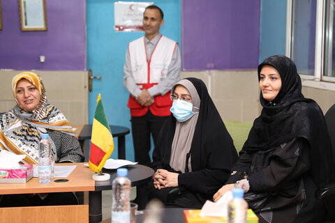 بازدید وزیر امور خارجه از مرکز کلینیک هلال احمر جمهوری اسلامی ایران در باماکو