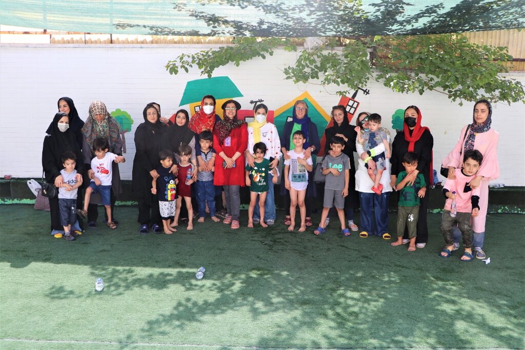 آب بازی همراه سرو سالاد در بوستان اوتیسم | دورهمی مبتلایان به اوتیسم