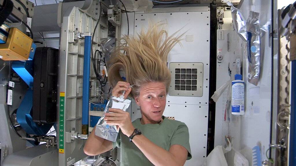 فضانورد - زندگي در ايستگاه فضايي