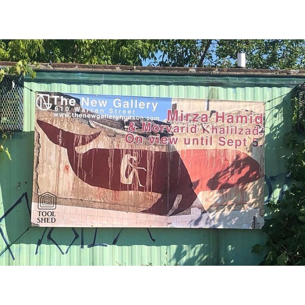 تصاویر | نقاشیهای سرخ و مرموز میرزا حمید در نیویورک | راز استفاده از خاک سرخ در گرافیتیهای بنکسی ایران