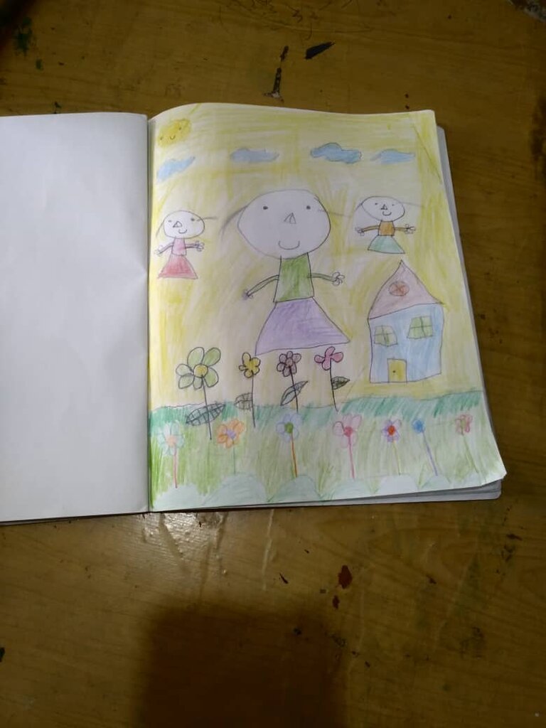 پای صحبت هنرمندی که به ۴۰۰ کودک کار نقاشی آموخته | آنها باور ندارند که میتوانند یاد بگیرند