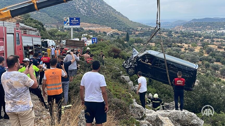 تصاویری از تصادف هولناک ابراهیم تاتلیسس که اسطوره موسیقی ترکیه جان سالم بهدر برد