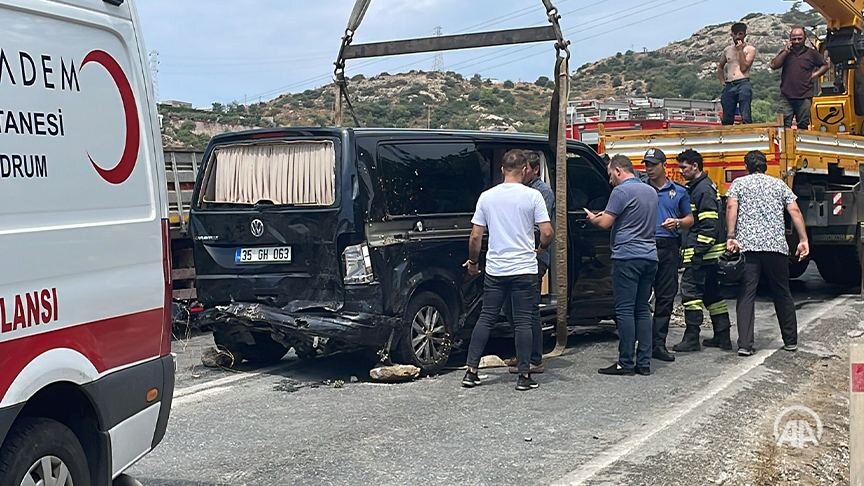 تصاویری از تصادف هولناک ابراهیم تاتلیسس که اسطوره موسیقی ترکیه جان سالم بهدر برد