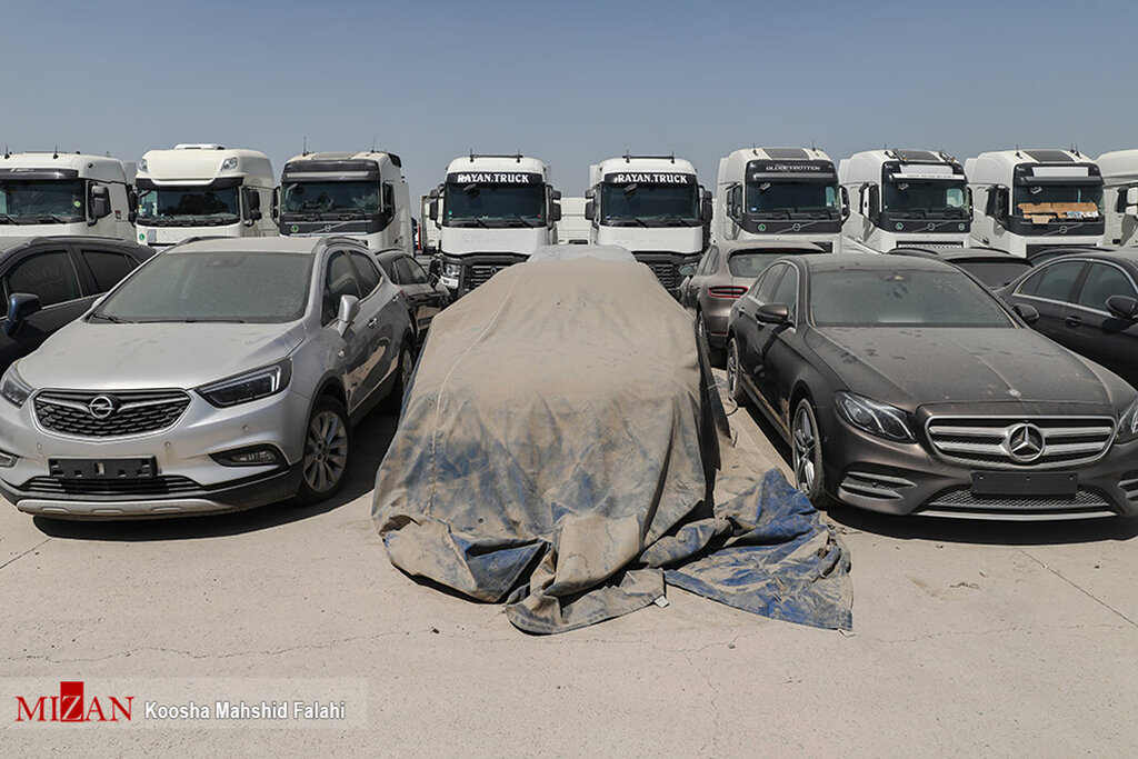 تصاویر خودروهای لاکچری در گمرک تهران؛ از فورد موستانگ تا بنز و بی ام و | دستورهای مهم دادستان تهران