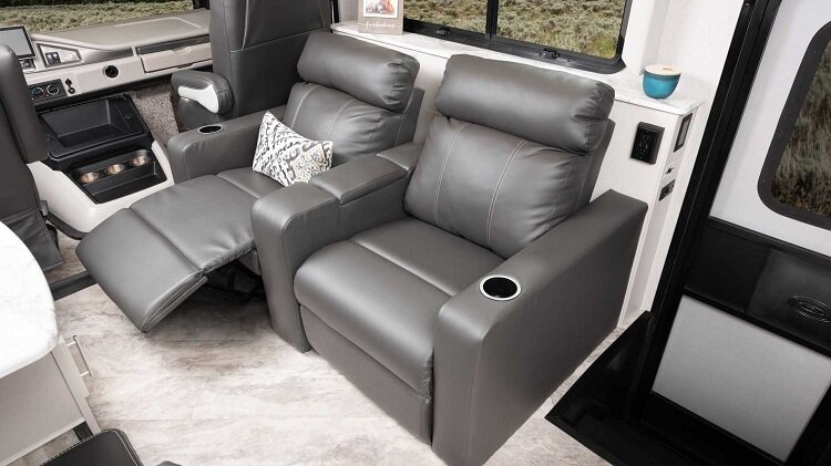 شیک و جمع و جور | همه امکانات برای یک سفر طولانی مهیاست