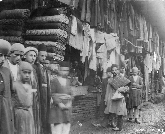 مغازه پارچه فروشی در دوره قاجار