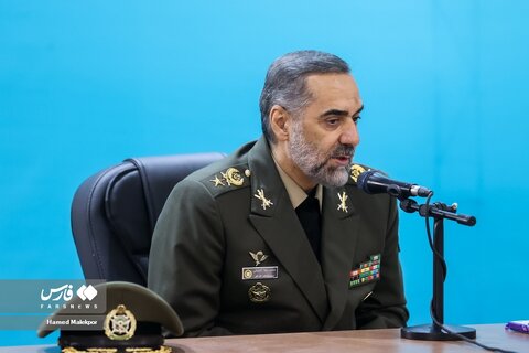 بازدید رئیس مجلس از نمایشگاه صنایع دفاعی وزارت دفاع