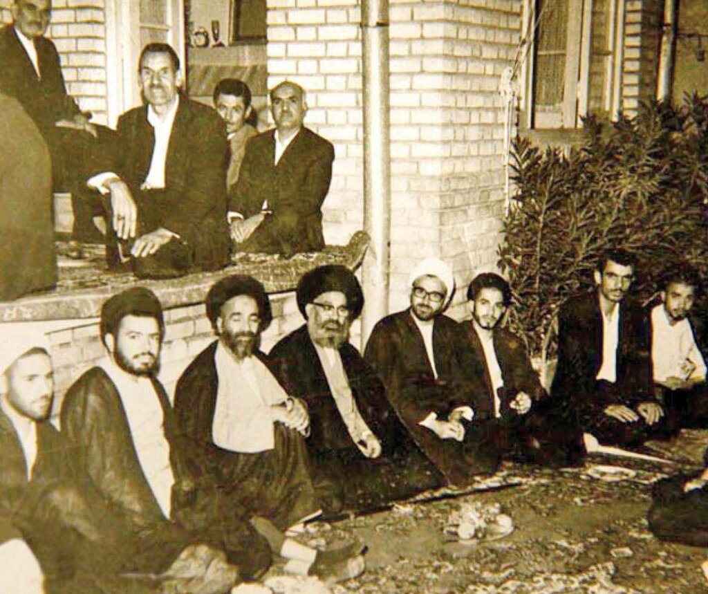 خاطراتی جالب از چریک انقلابی به روایت ۴ تن از نزدیکانش | این مردک ۱۲ سال است که دارد ساواک را سر انگشتش می‌چرخاند و ما را مسخره کرده است!