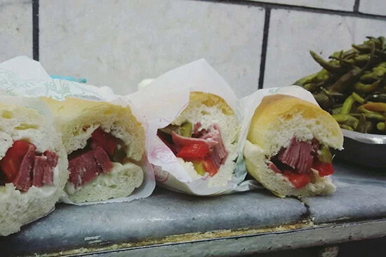 داستان ۲۰۰ساله ساندویچ از انگلستان تا لالهزار | نان بولکی کره مال با خیارشور و جعفری ۵قرون