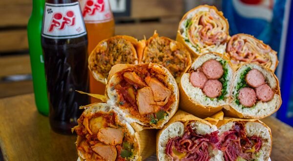 داستان ۲۰۰ساله ساندویچ از انگلستان تا لاله‌زار | نان بولکی کره مال با خیارشور و جعفری ۵قرون