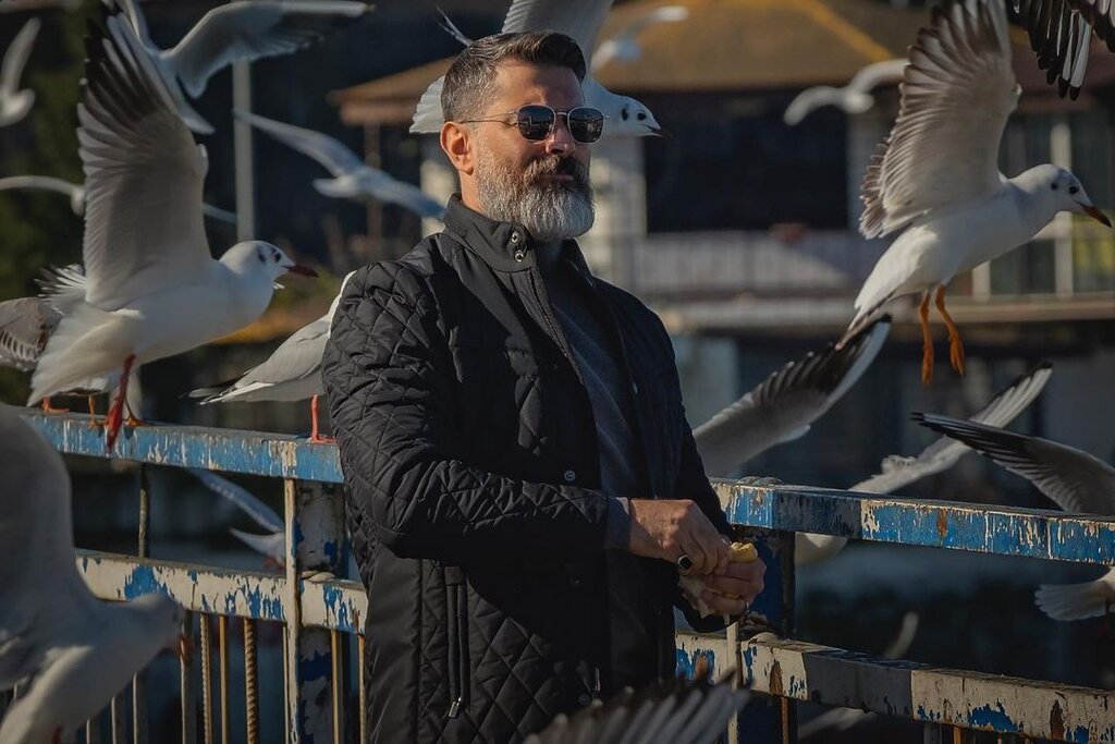 پارسا پیروزفر یا جواد عزتی؟ | گنده تبهکارهای جذابی که تولیدات نمایش خانگی را پر مخاطب کرد