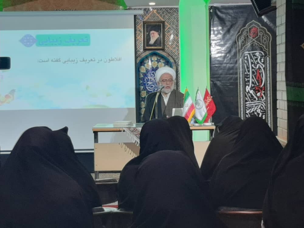 تصاویر | برپایی کارگاه آموزش روایتگری و تعامل هنر در هیئت ویژه بانوان مبلغ و مداح