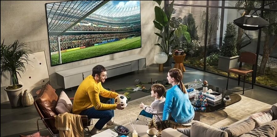 رونمایی از بزرگ‌ترین تلویزیون OLED جهان | نمایشگری برای تماشای جام جهانی قطر!